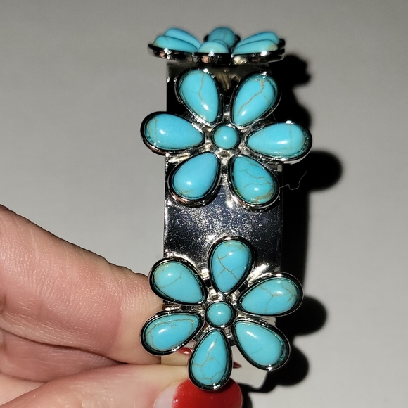 Turquoise Faux Flower Silver Tone Bracelet - Picture 3 of 3
